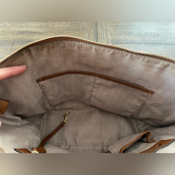 Tan Michael Kors Totebag - Picture 10 of 11